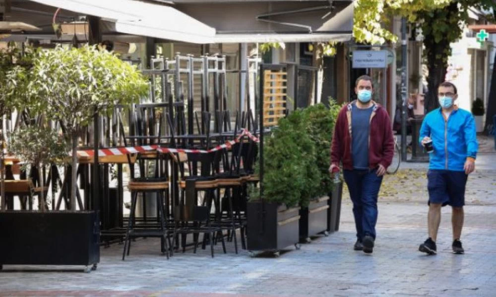"Ελεύθεροι" από αύριο οι εμβολιασμένοι – Πρόστιμα για ανεμβολίαστους